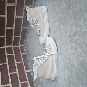 NWOT Women's Converse All Stars, sz 5